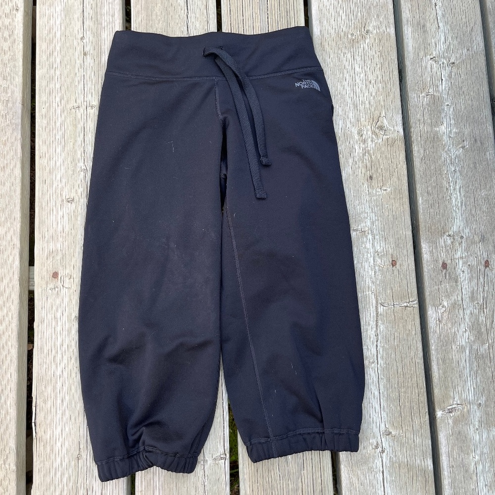Ladies North Face Capris Length Sweat Pants - XS - Excellent Used Condition